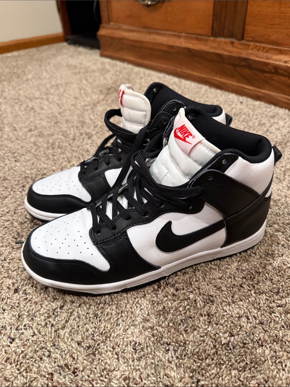 Nike Women’s size 10 Black and White High-Top Sneakers
